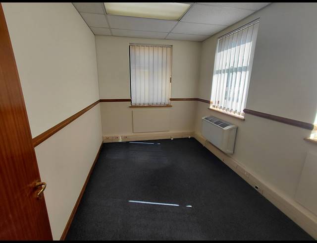 170M² OFFICE TO LET IN LYME PARK